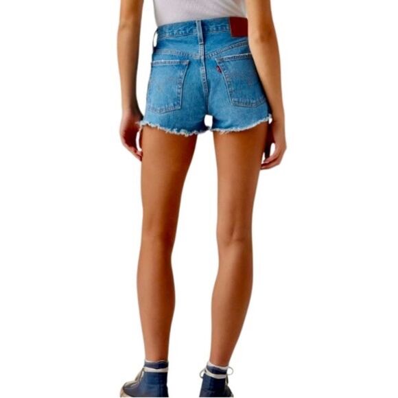 Levi’s 501 Original Fit Button Fly Distressed Cutoffs in Blue Wash Women’s 27 - Picture 5 of 10
